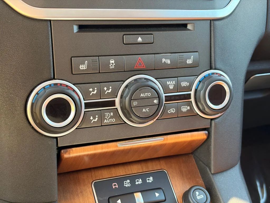 Used 2016 White Land Rover  image 24
