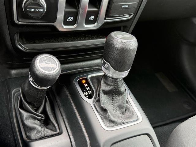 Used 2020 Black Clearcoat Jeep Sport S image 21