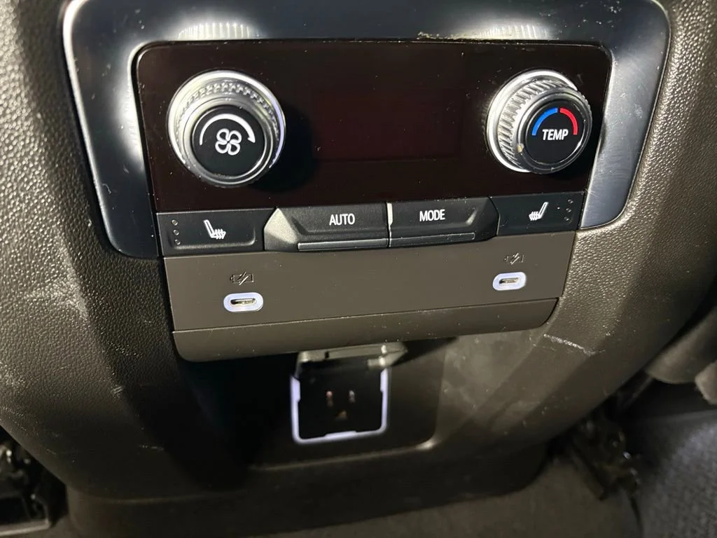 Used 2024 Onyx Black GMC Denali image 35