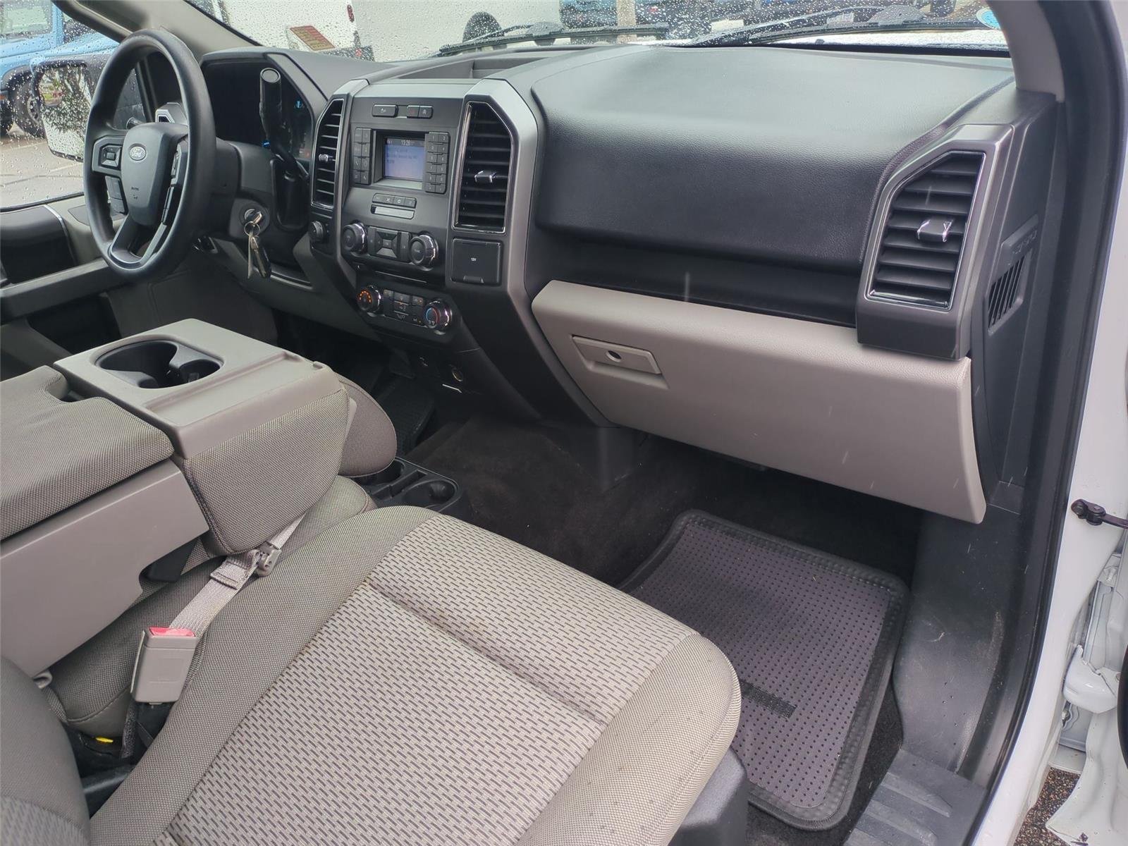 Used 2018 Oxford White Ford XLT image 36