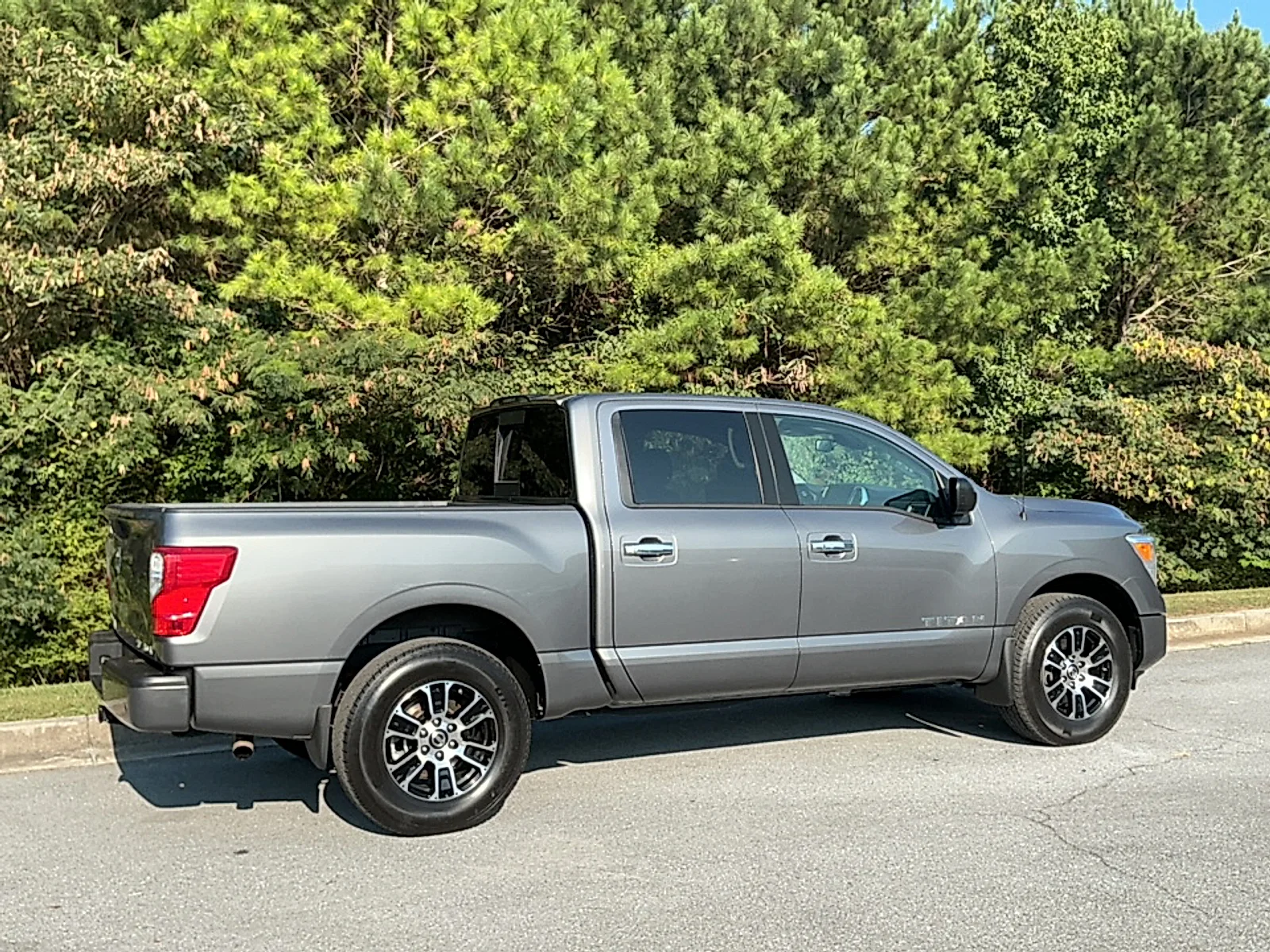 Used 2021 Gun Metallic Nissan Crew Cab SV 4x4 image 2
