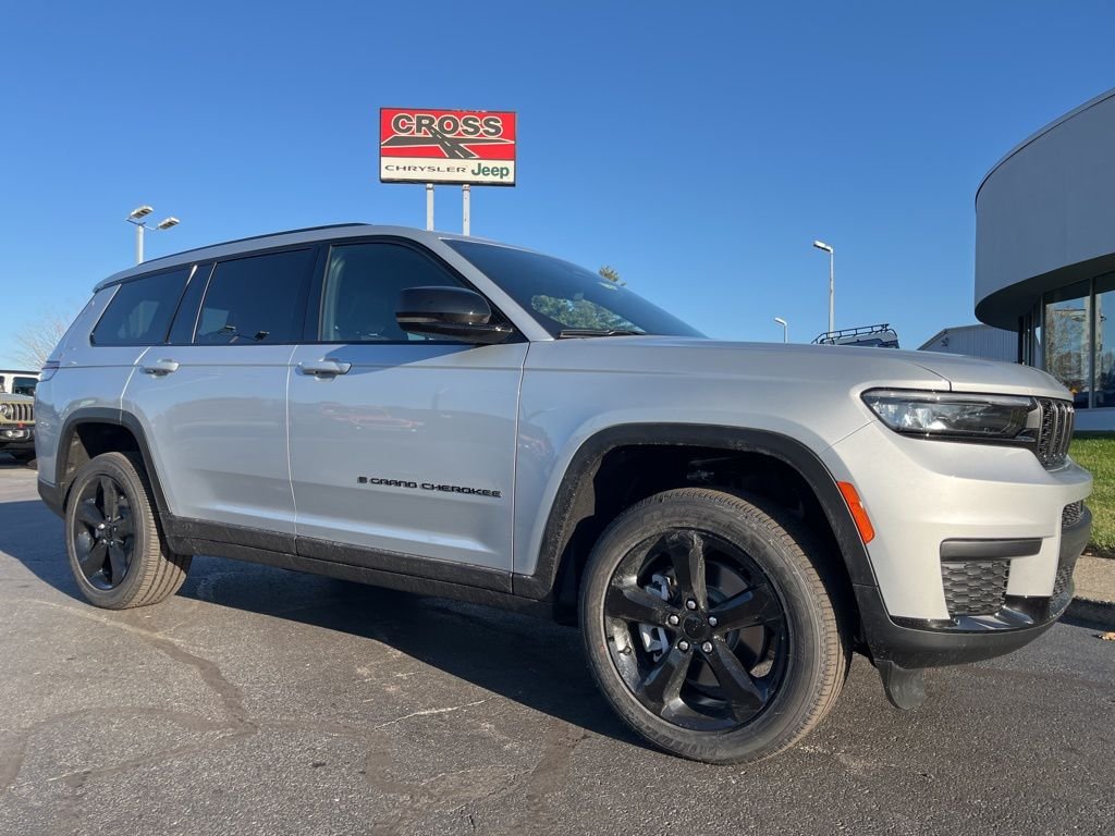 New 2025 Silver Zynith Exterior Paint Jeep Altitude X image 50