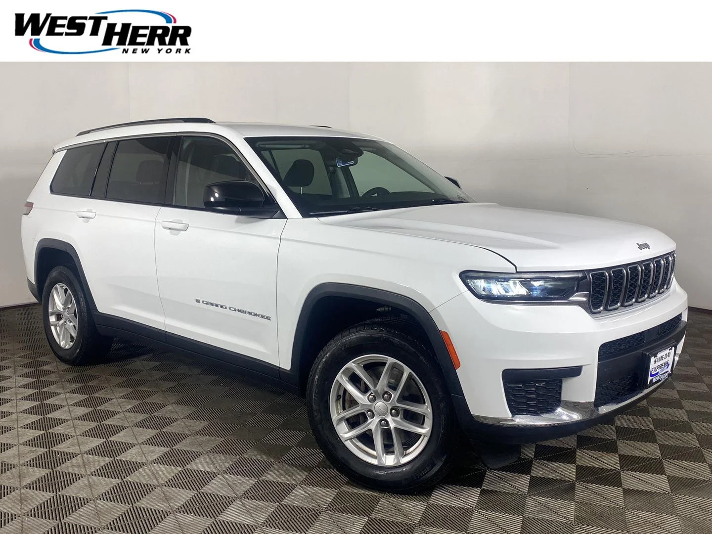 Used 2023 Bright White Clearcoat Jeep Laredo image 1