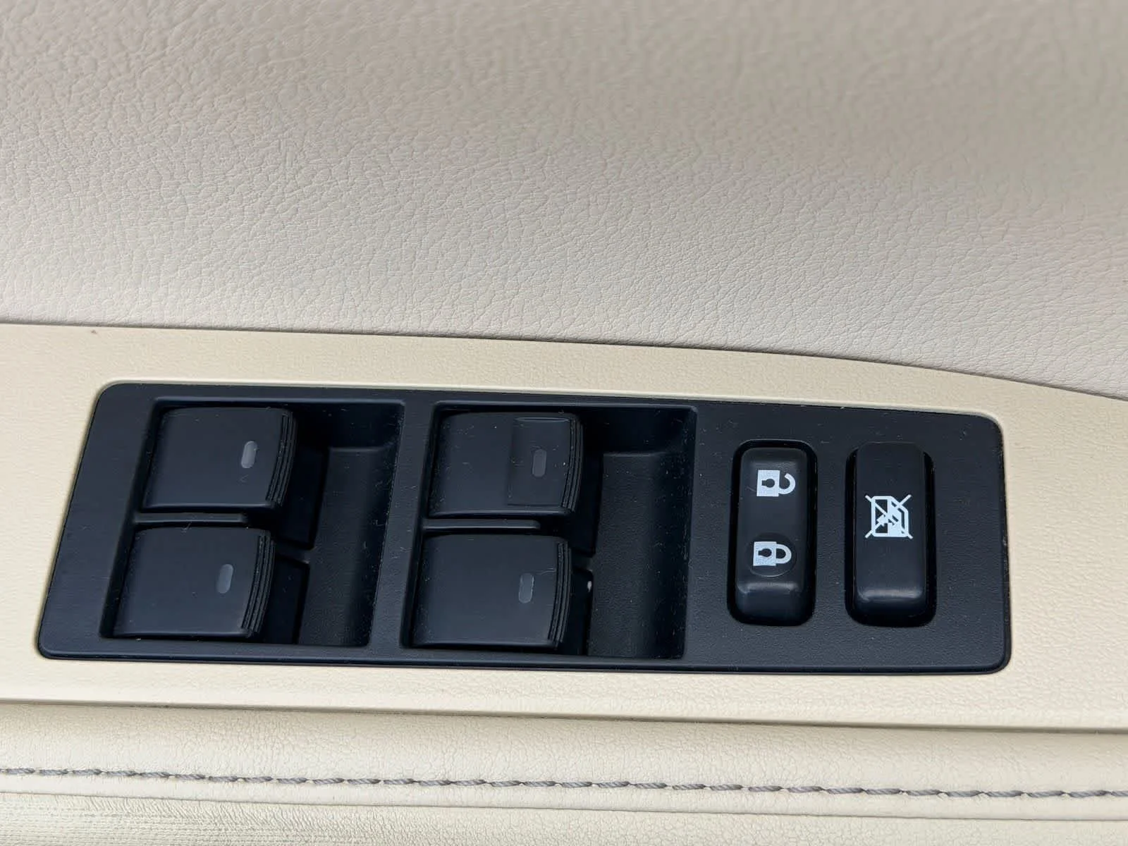 Used 2013 Obsidian Lexus 4dr Sdn image 16