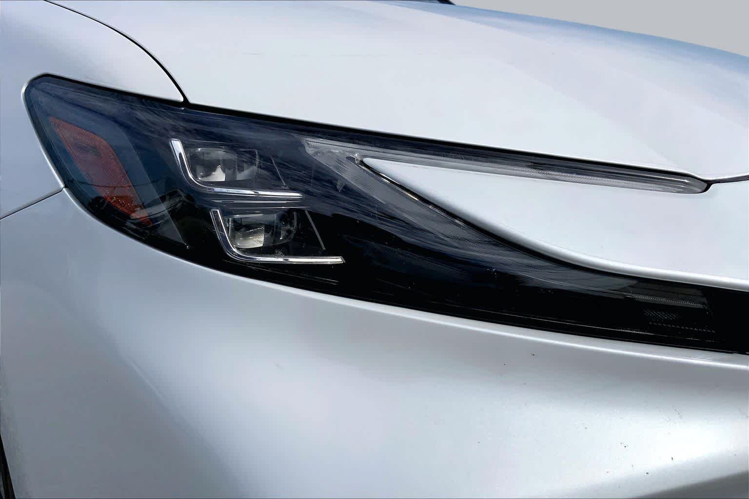 Used 2025 Wind Chill Pearl Toyota XLE image 27