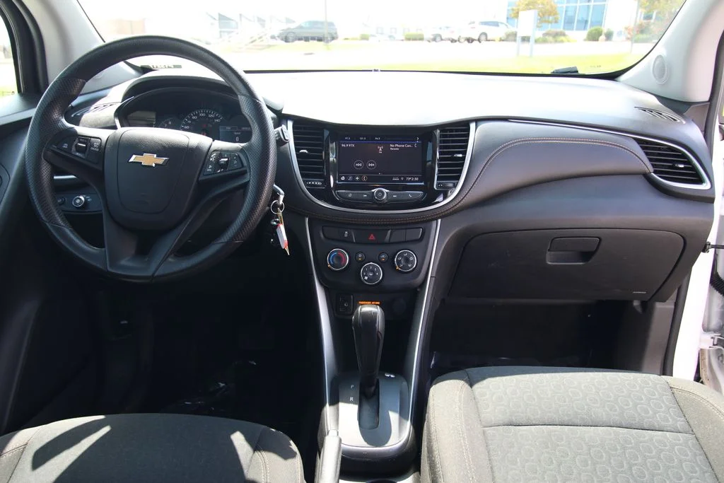 Used 2022 White Chevrolet LS image 34