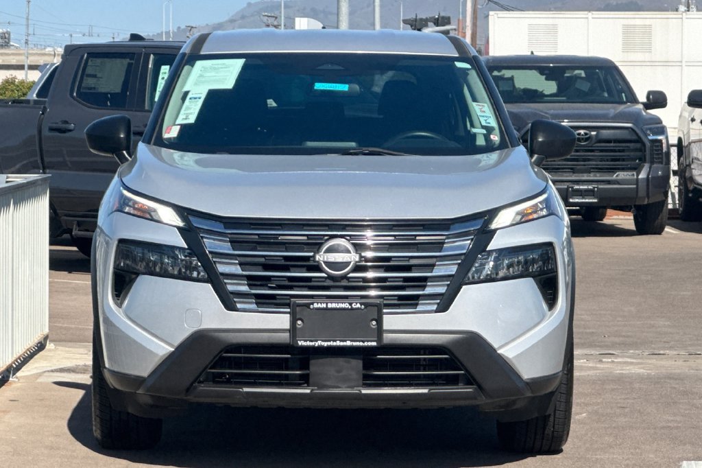 Used 2024 Silver Nissan S image 9