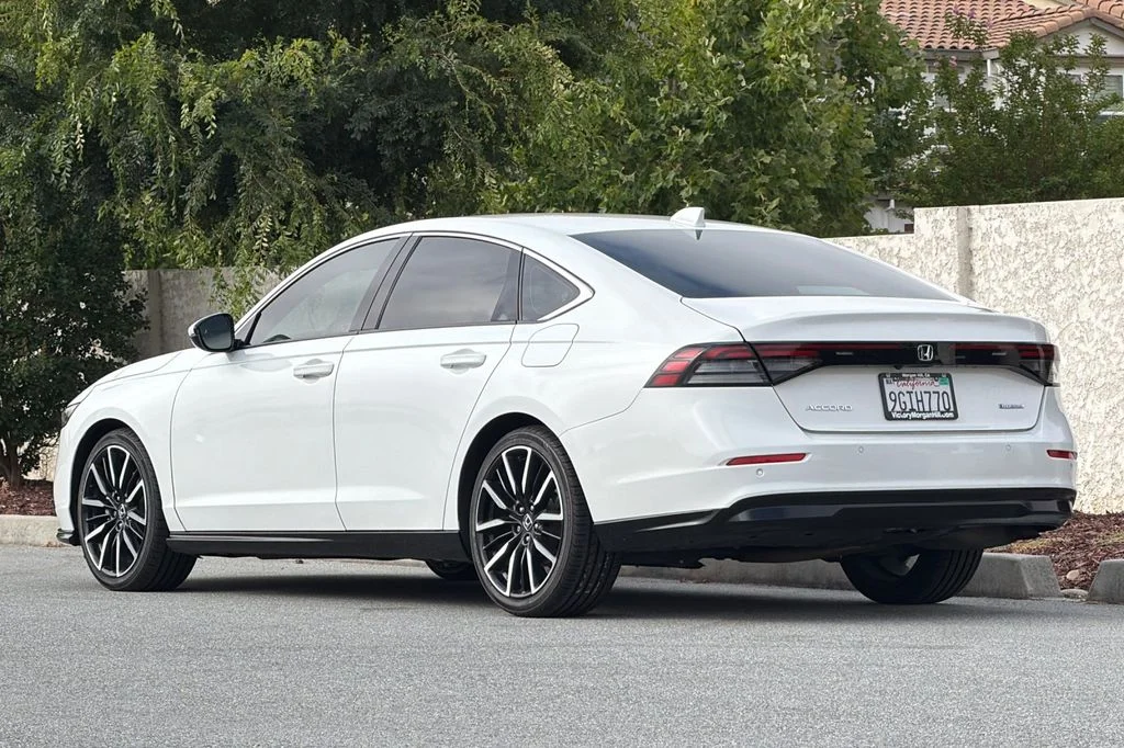 Used 2023 Platinum White Pearl Honda Touring image 7