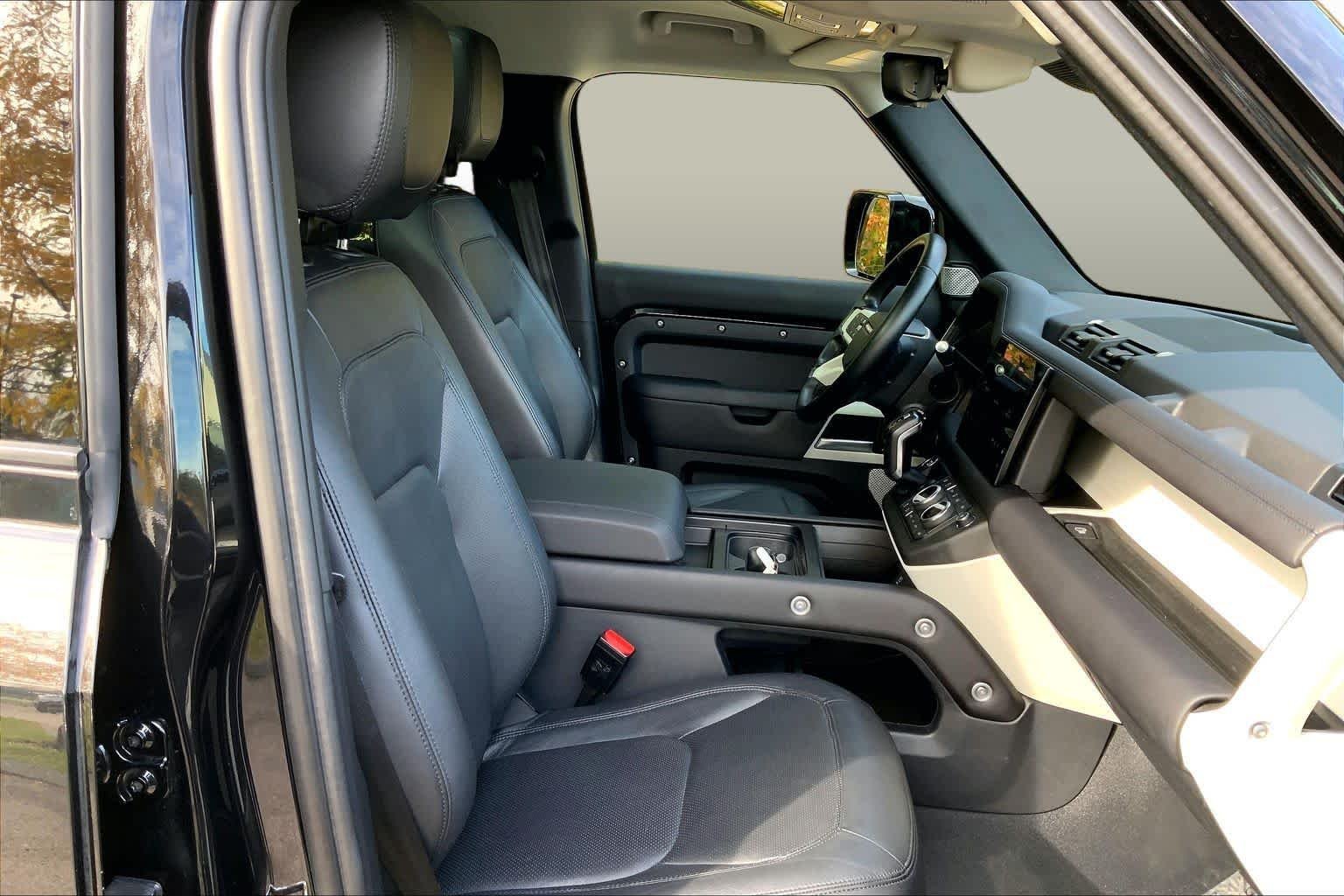 Used 2024 black Land Rover S image 8