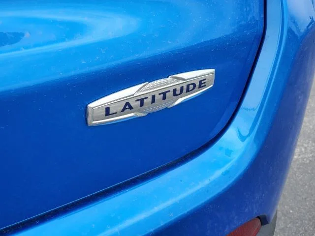 Used 2022 Laser Blue Pearlcoat Jeep Latitude image 29