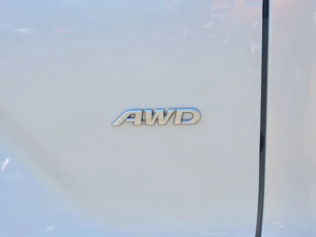 Used 2023 Wind Chill Pearl Toyota  image 8