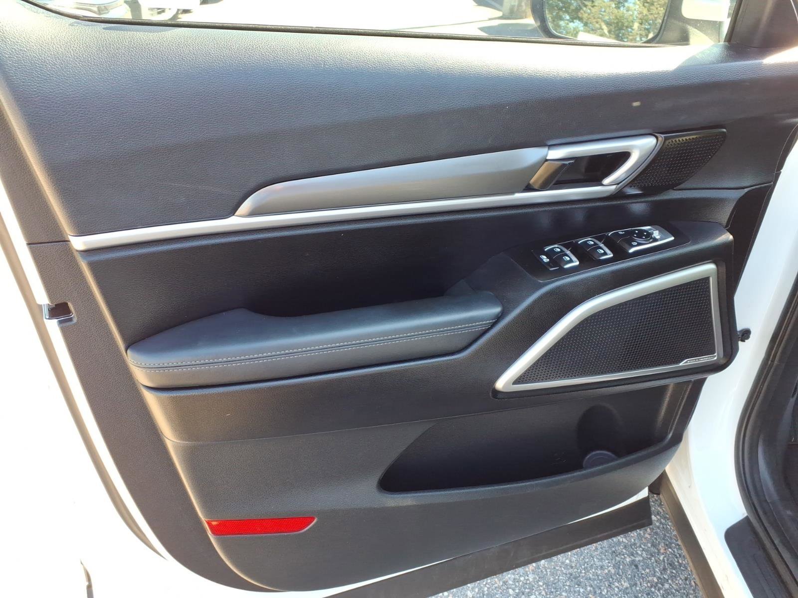 Used 2020 Snow White Pearl Kia S image 16