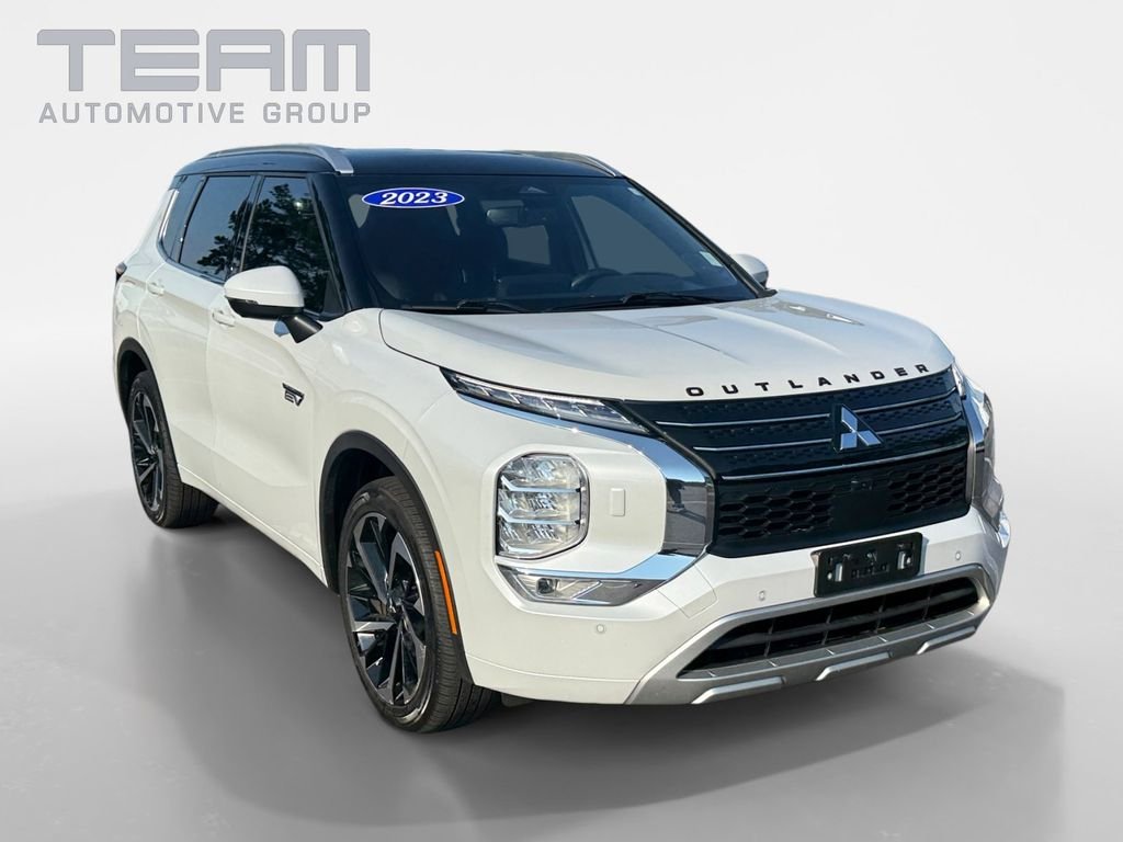 Used 2023  Mitsubishi SEL image 1