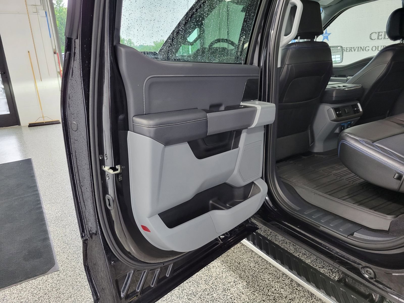 Used 2023 Black Ford XLT image 21