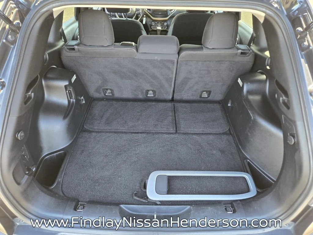 Used 2016 Black Jeep Latitude image 14