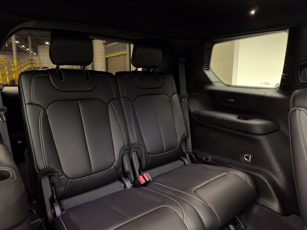 Used 2025 Diamond Black Jeep Limited image 8