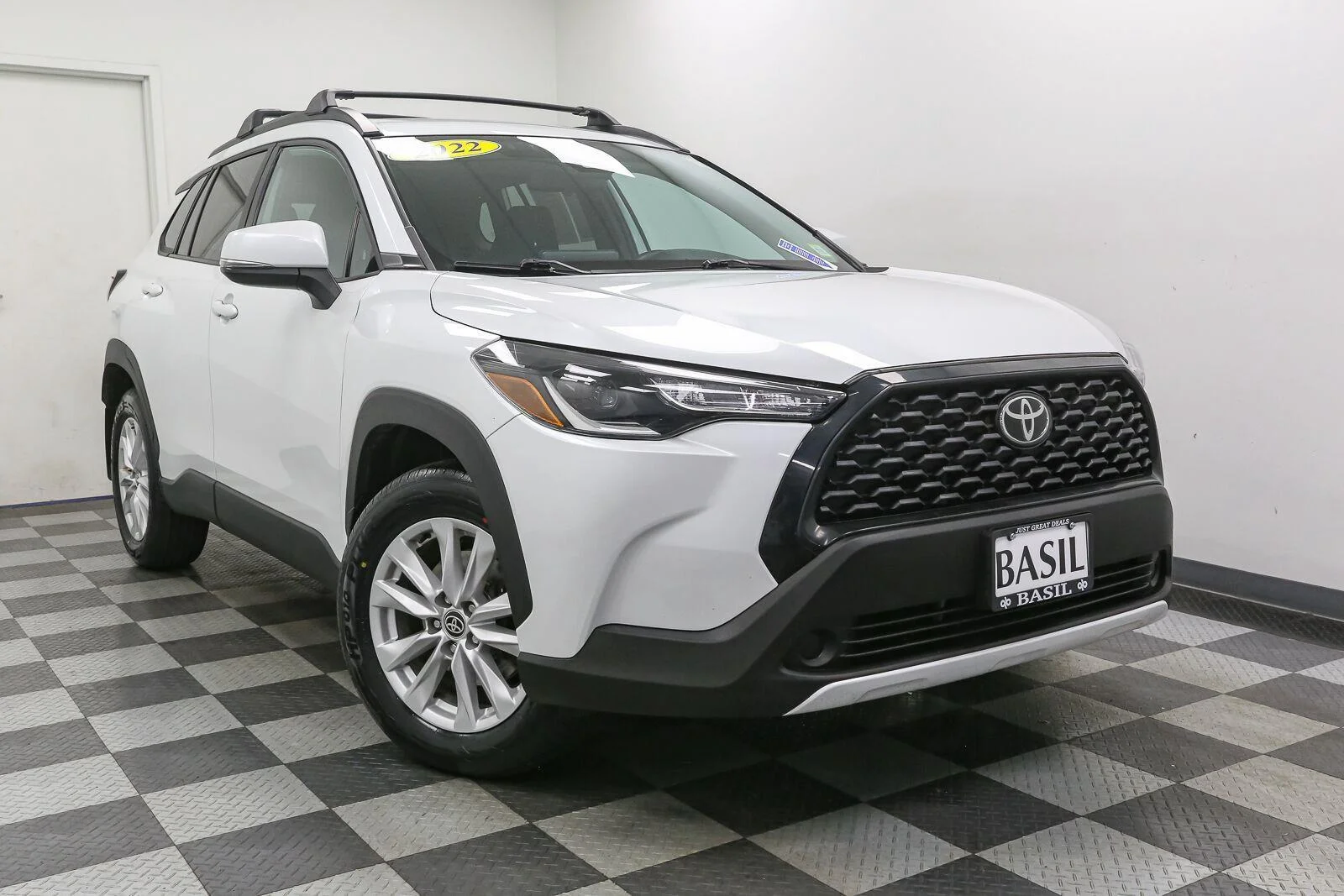 Used 2022 Wind Chill Pearl Toyota LE image 2