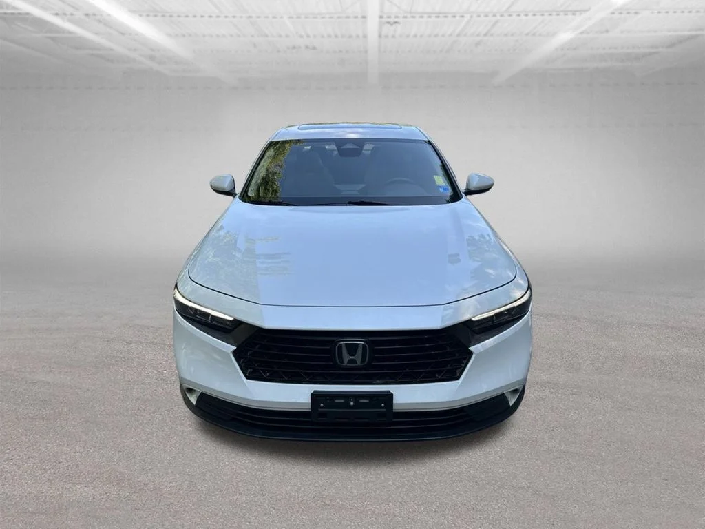 Used 2023 White Honda EX image 8