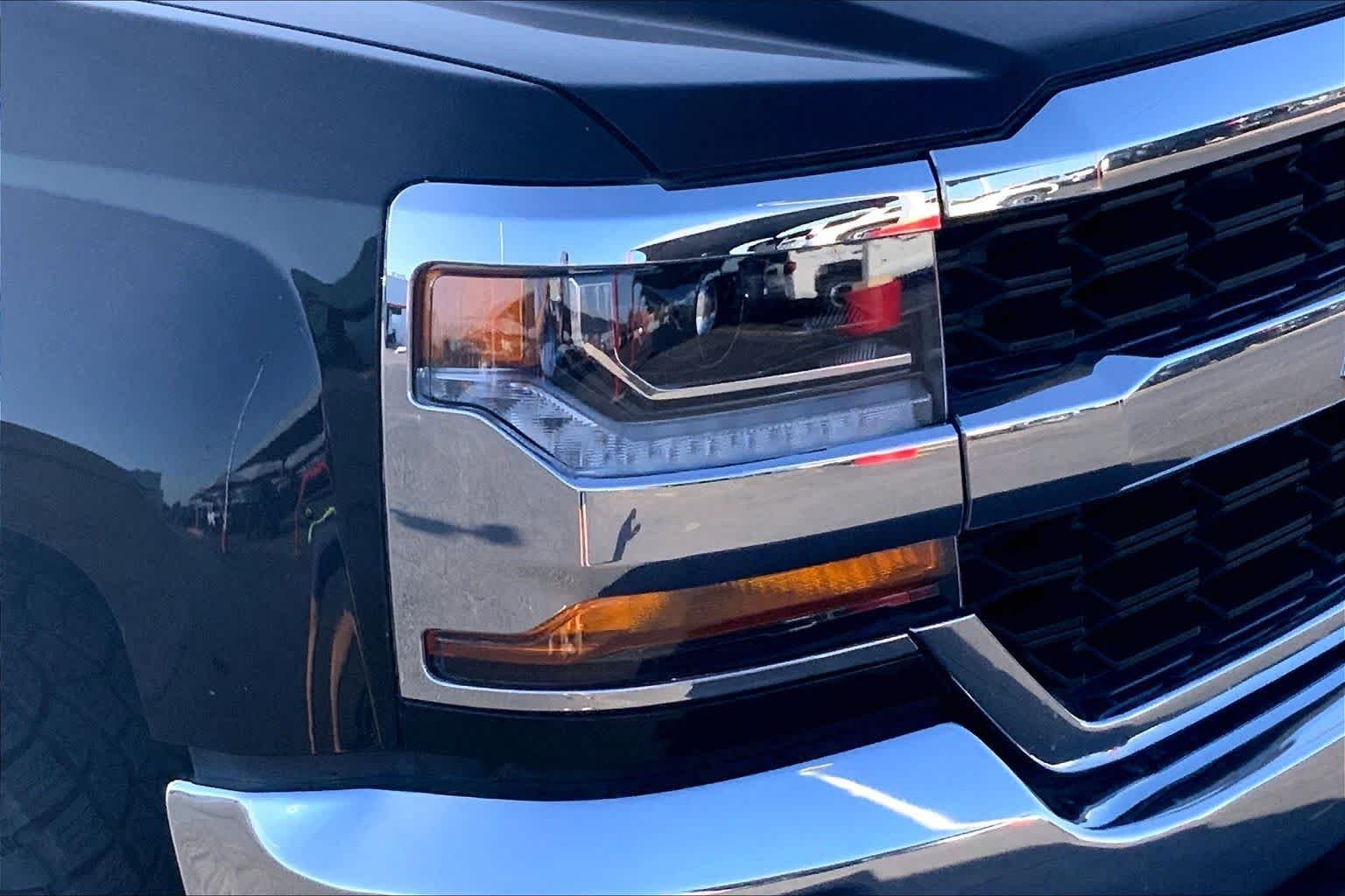 Used 2018 Black Chevrolet LT image 28