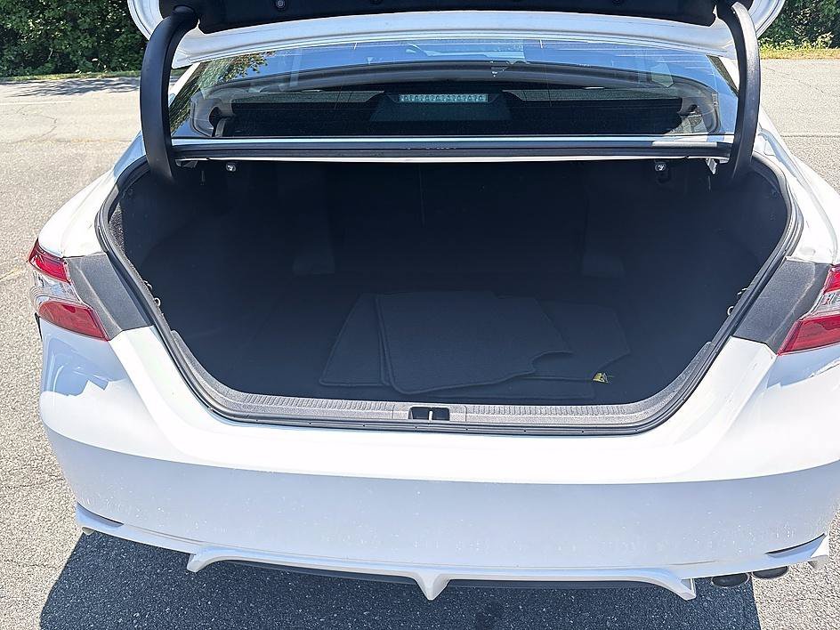 Used 2020 Super White Toyota SE image 23