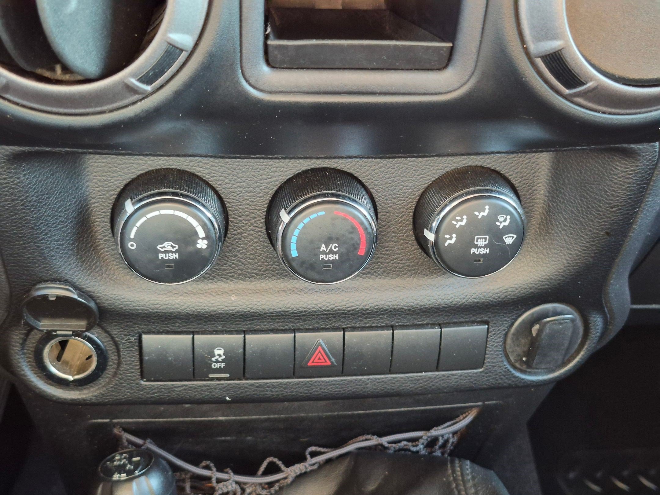 Used 2013 Crush Clearcoat Jeep Sport image 22