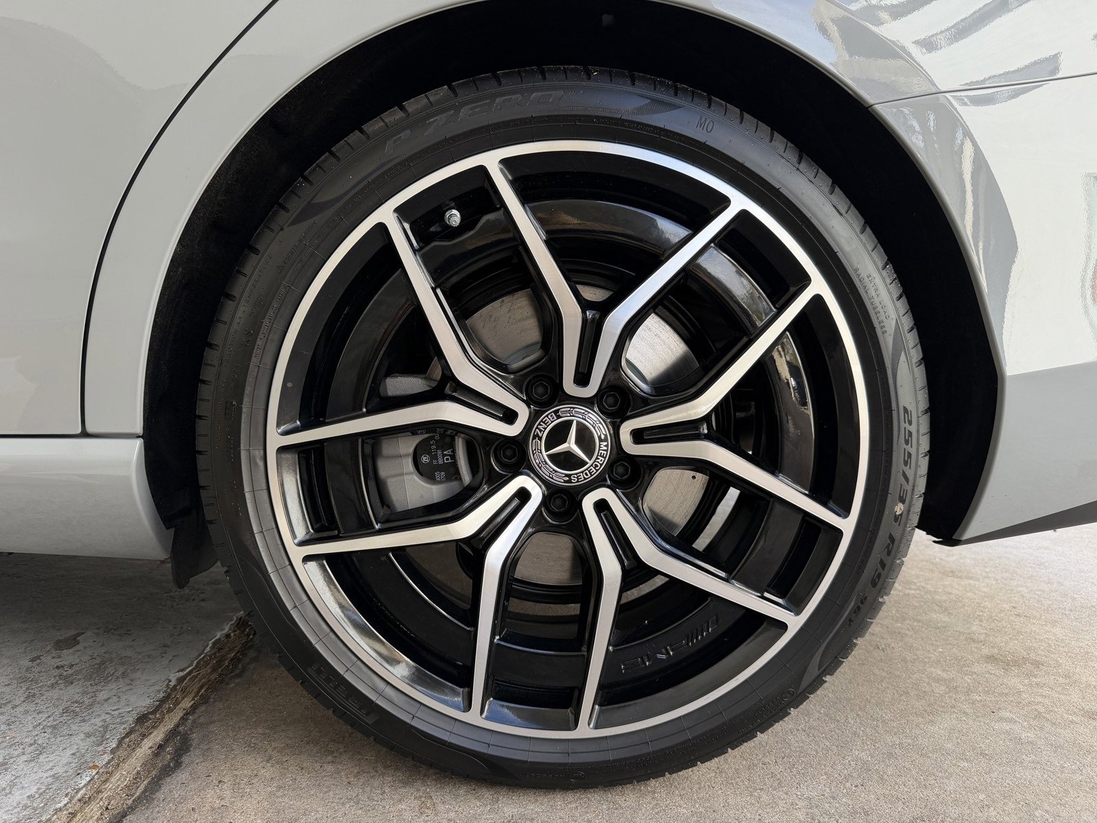 New 2026 MANUFAKTUR Alpine Grey Mercedes-Benz C 300 image 43