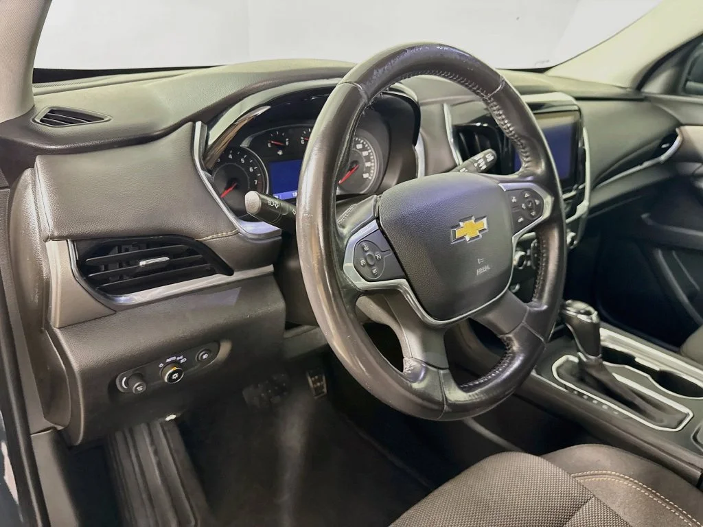 Used 2020 Gray Chevrolet LT image 9