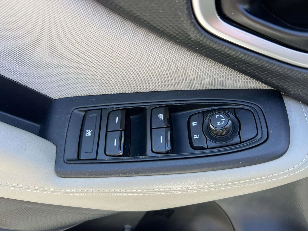 Used 2023 Crystal White Pearl Subaru Base image 23
