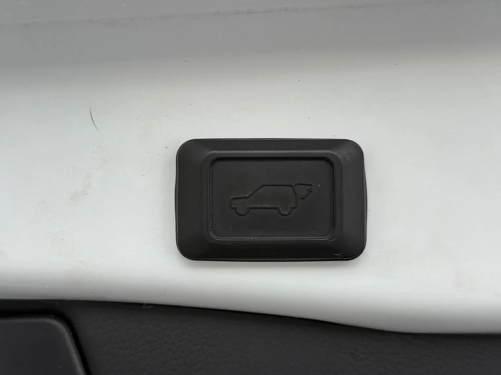 Used 2023  Toyota Hybrid SE image 13