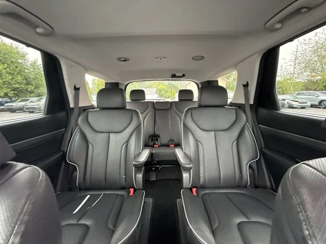Used 2025 Silver Hyundai SEL Premium image 23