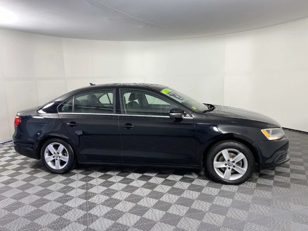 Used 2014 Black Uni Volkswagen 2.0L TDI image 10