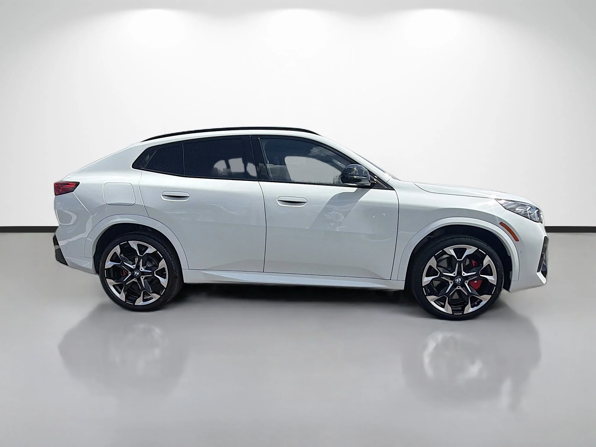 New 2026 Alpine White BMW xDrive28i image 2