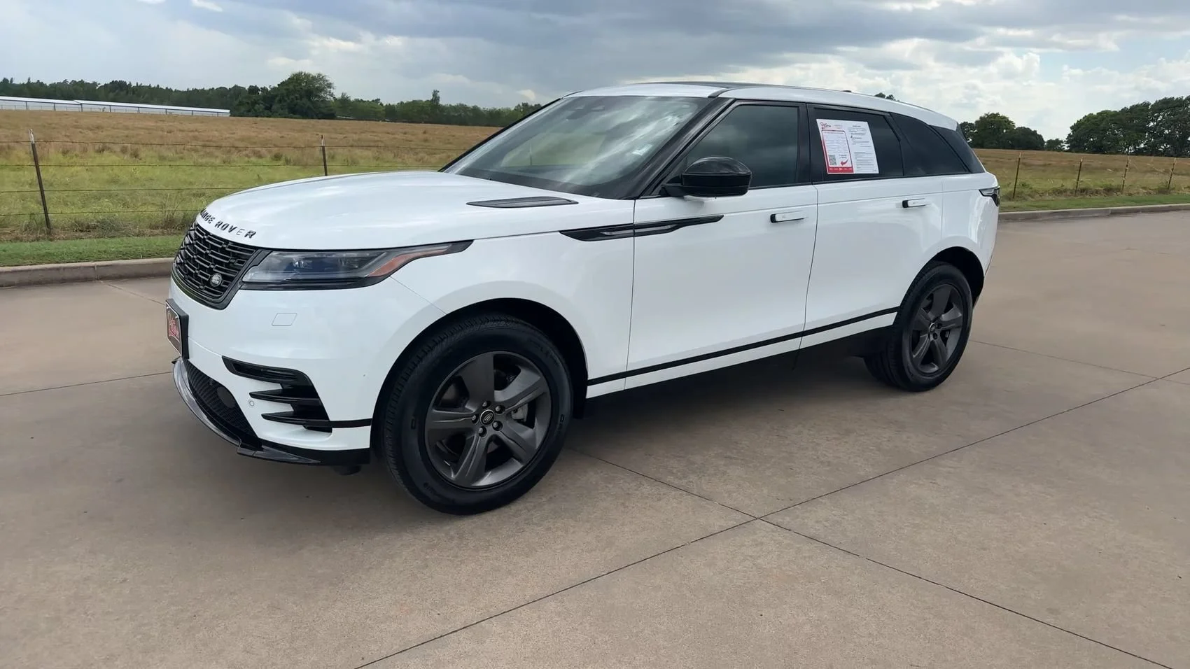 Used 2025 Silver Land Rover Dynamic SE image 5
