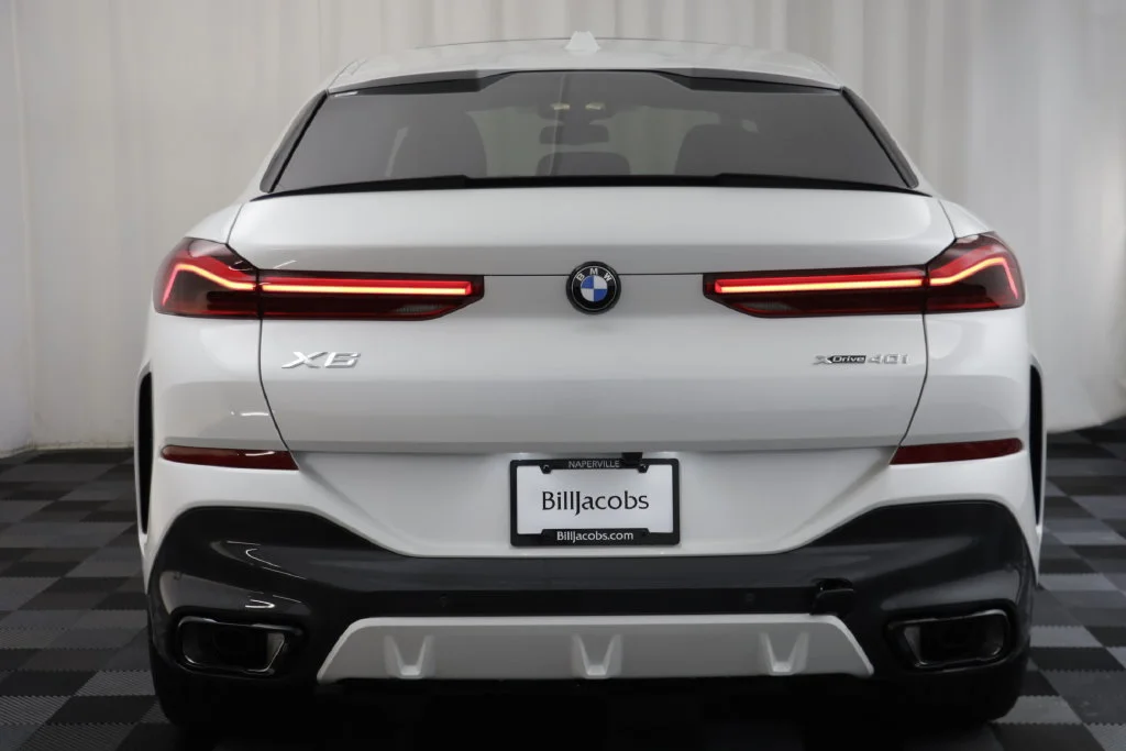 New 2027 MINERAL WHITE BMW xDrive40i image 16