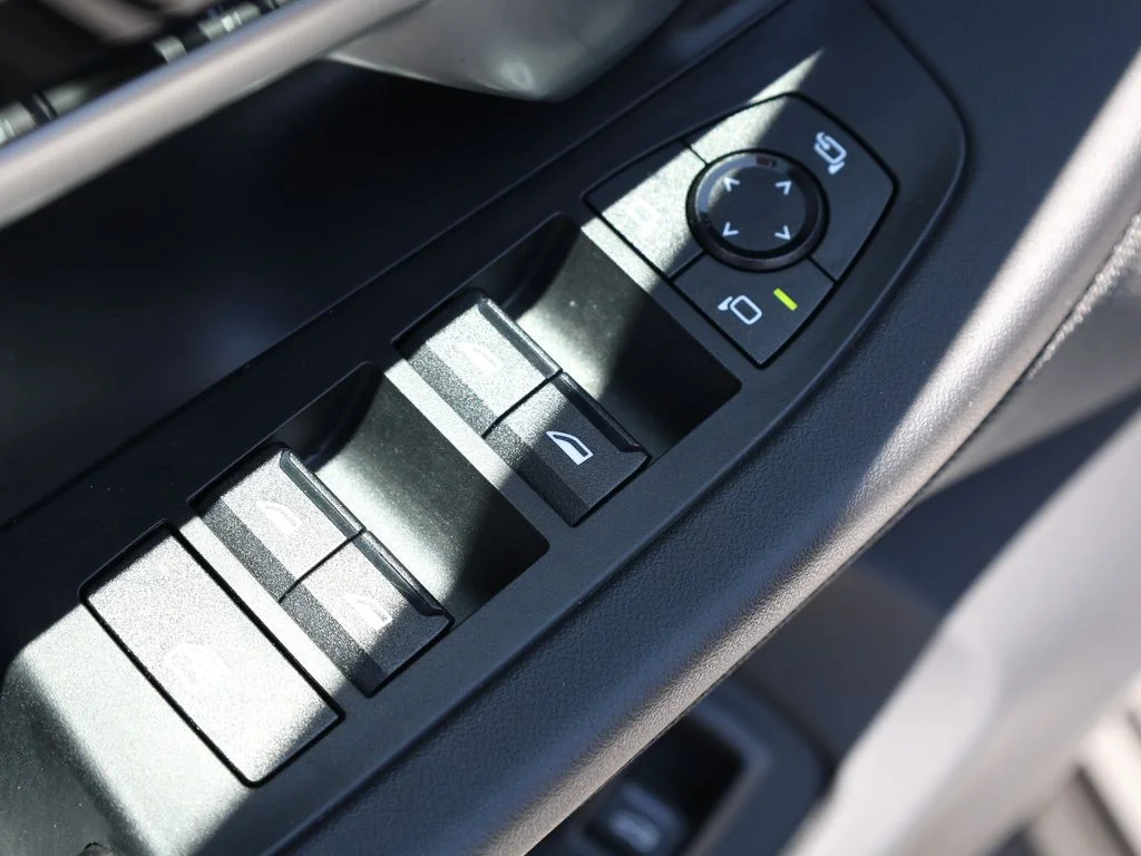 Used 2025 White BMW 530i image 12