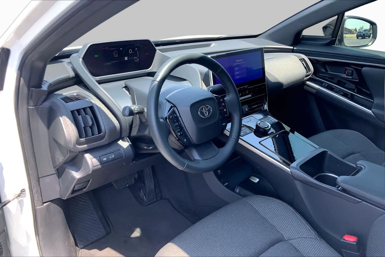 Used 2024 Wind Chill Pearl Toyota XLE image 17