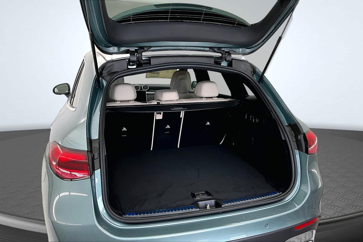 New 2026 Verde Silver Metallic Mercedes-Benz GLC 300 image 19
