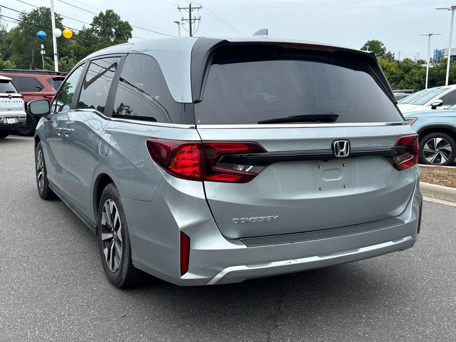 Used 2025  Honda EX-L image 3