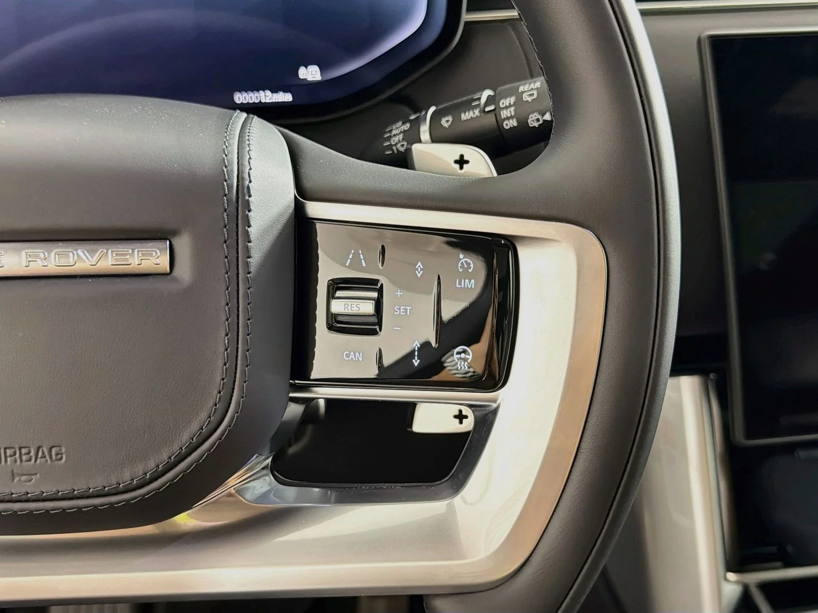 New 2026 Eiger Gray Meta Land Rover SE image 13