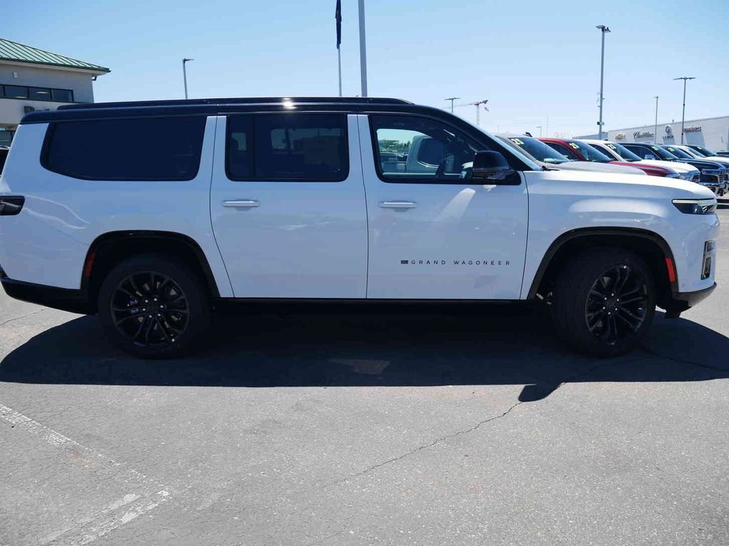 New 2026 Bright White Clear-Coat Exterior Paint Jeep Grand Wagoneer image 26