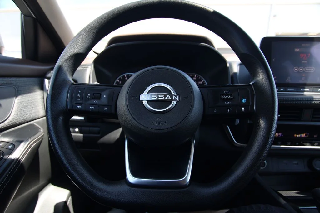 Used 2023 Gray Nissan SV image 17