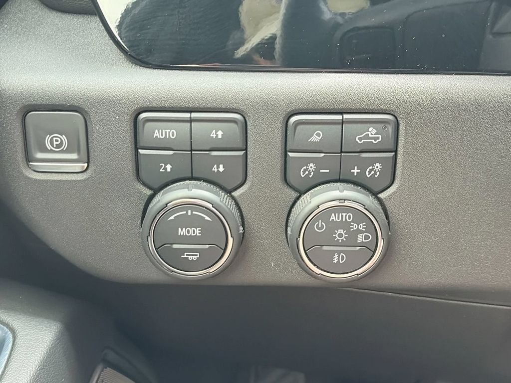 Used 2024 Black Chevrolet High Country image 23