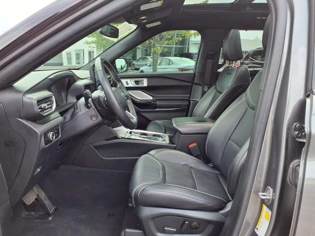 Used 2023 Gray Metallic Ford ST image 9