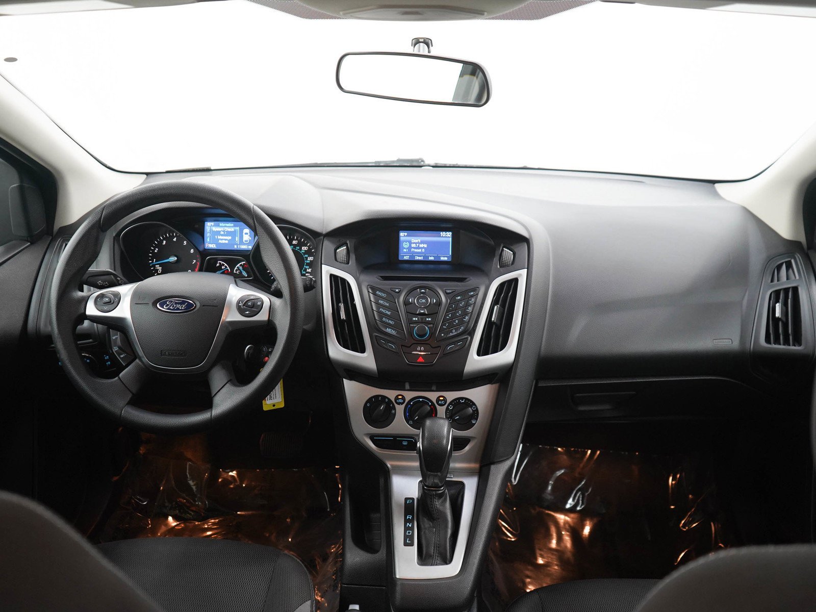 Used 2014 Oxford White Ford 5dr HB SE image 13
