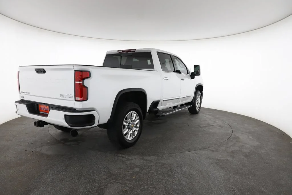 Certified Used 2025 Iridescent Pearl Tricoat Chevrolet High Country image 12