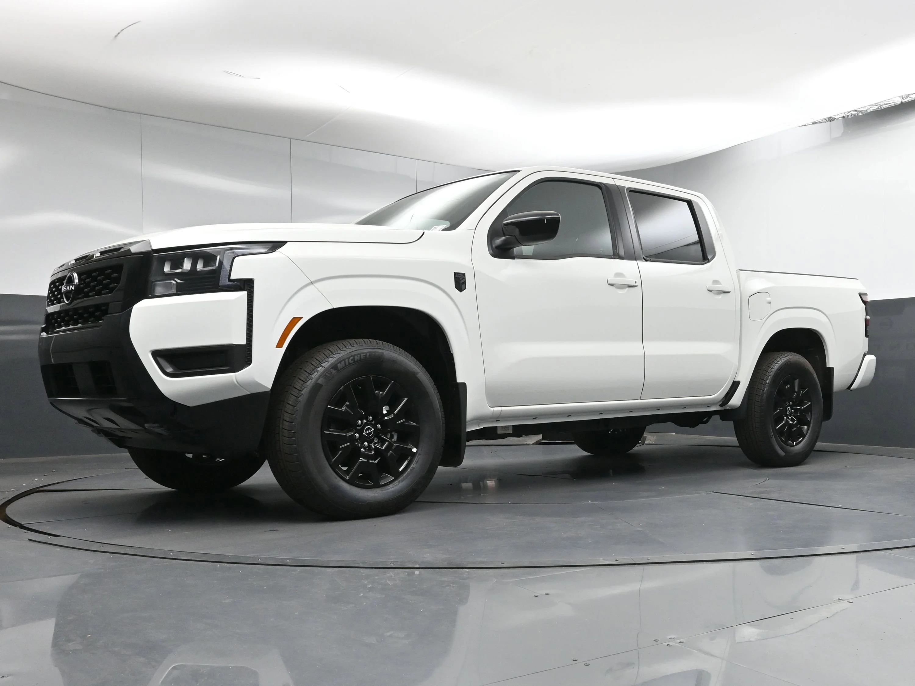 New 2026 Glacier White Nissan Crew Cab SV image 21