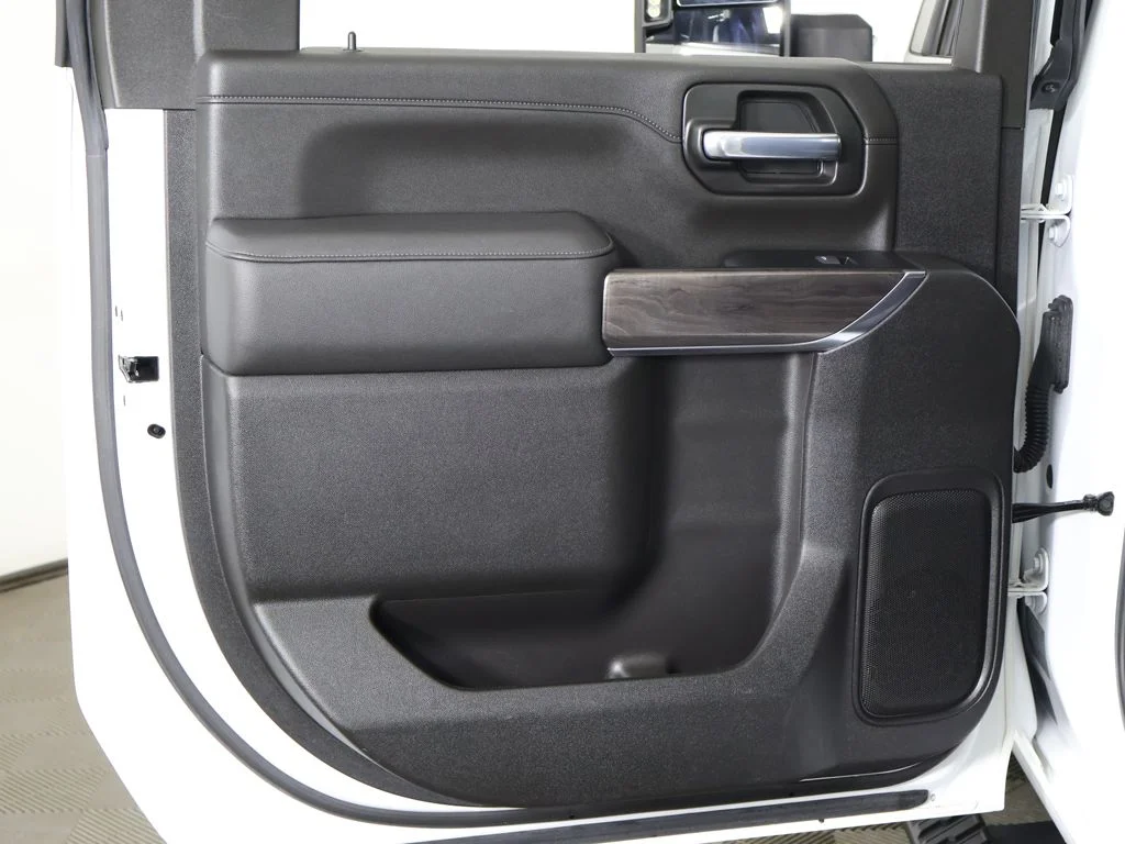 Used 2022 Summit White Chevrolet LTZ image 29