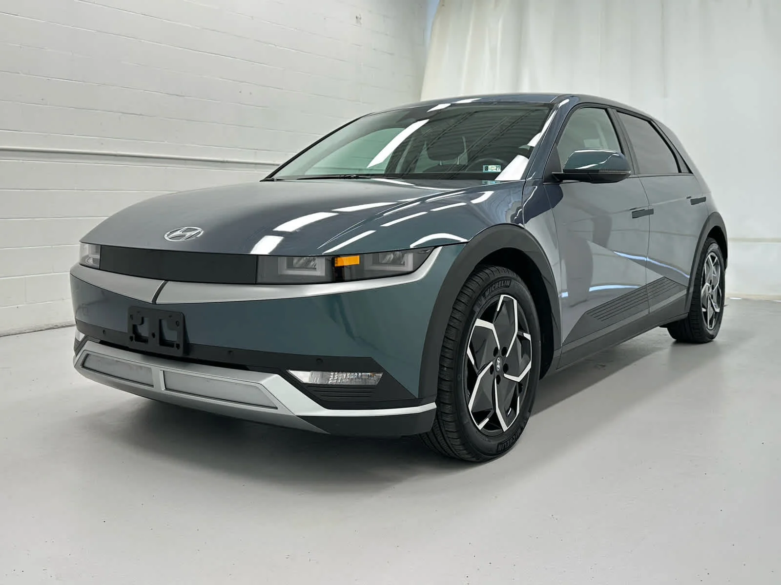 Used 2024 Digital Teal Hyundai SEL image 4