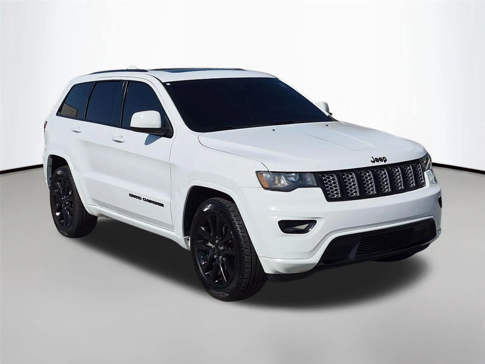 Used 2018 Bright White Clearcoat Jeep Altitude image 7