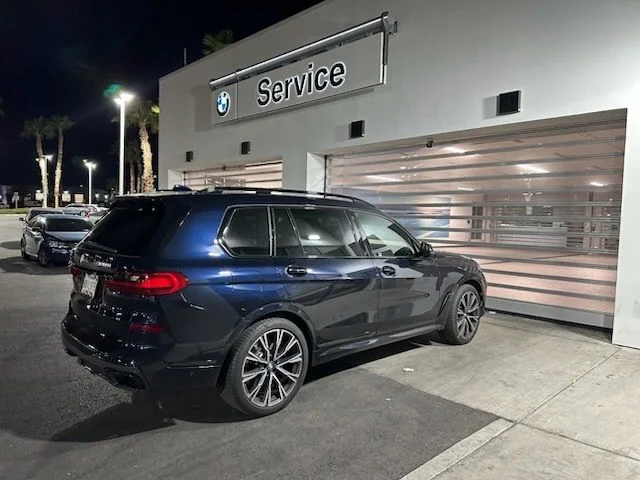 2022 BMW X7 M50i's photo